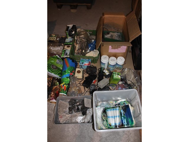 Lot aquarium- en reptielbenodigdheden - afbeelding 2 van  4