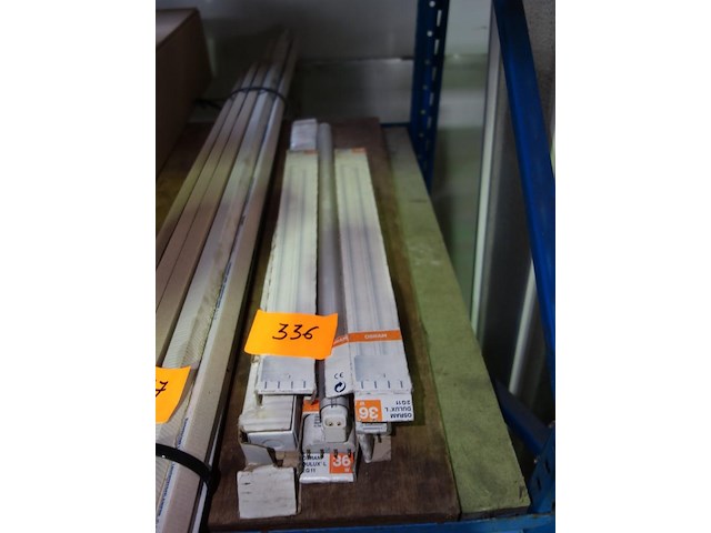 Lot armaturen met lampen - afbeelding 1 van  1