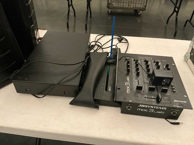 Lot audio apparatuur - afbeelding 11 van  11