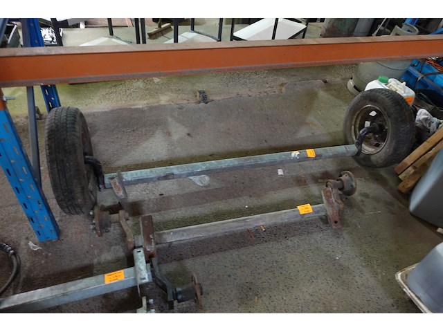 Lot autobenodigheden en assen voor aanhangwagen - afbeelding 16 van  16