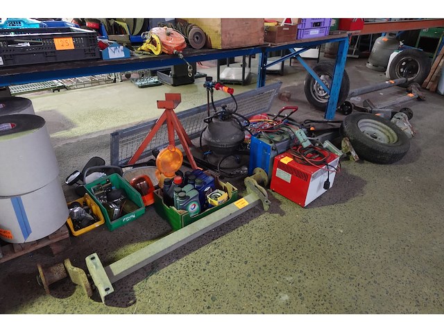 Lot autobenodigheden en assen voor aanhangwagen - afbeelding 1 van  16