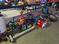 Lot autobenodigheden en assen voor aanhangwagen