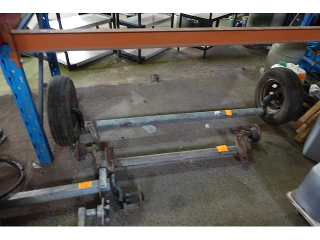 Lot autobenodigheden en assen voor aanhangwagen - afbeelding 2 van  16