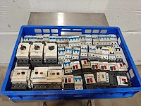 Lot automatische zekeringen, motorbeveiligers & relais - afbeelding 1 van  4