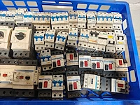 Lot automatische zekeringen, motorbeveiligers & relais - afbeelding 3 van  4
