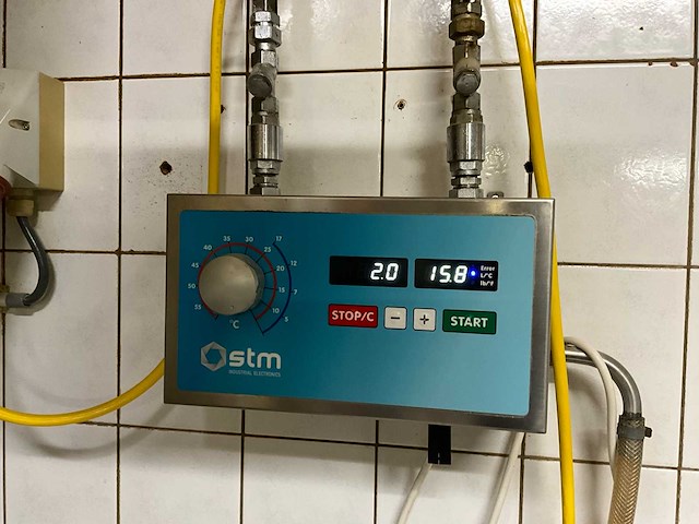 Lot bakkerij: waterdoseersysteem - waterkoeler - ei-spuitinstallatie - afbeelding 1 van  6