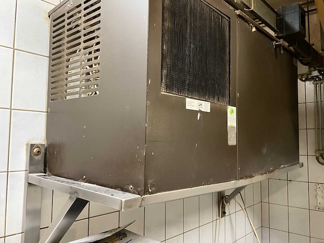 Lot bakkerij: waterdoseersysteem - waterkoeler - ei-spuitinstallatie - afbeelding 3 van  6