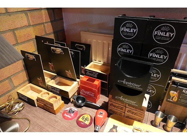 Lot barreclame en accessoires (kasteelbier, coca-cola, westmalle, la chouffe, tönissteiner) - afbeelding 2 van  14