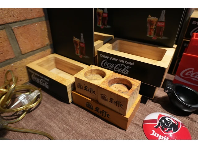 Lot barreclame en accessoires (kasteelbier, coca-cola, westmalle, la chouffe, tönissteiner) - afbeelding 3 van  14