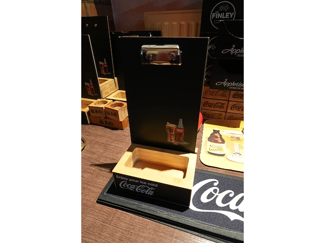 Lot barreclame en accessoires (kasteelbier, coca-cola, westmalle, la chouffe, tönissteiner) - afbeelding 4 van  14