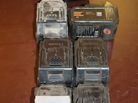 Lot batterrijen en oplader tjep - afbeelding 1 van  3