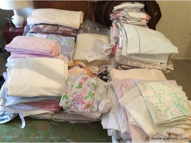 Lot bedlinnen + - afbeelding 1 van  4