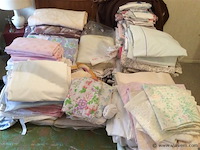 Lot bedlinnen + - afbeelding 1 van  4