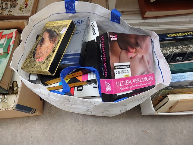 Lot belgische en franse porno k7'en - afbeelding 2 van  2