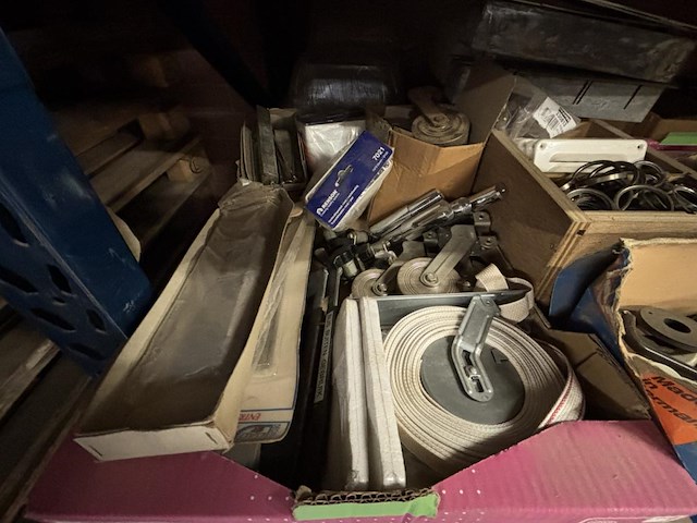 Lot beslag - afbeelding 2 van  6