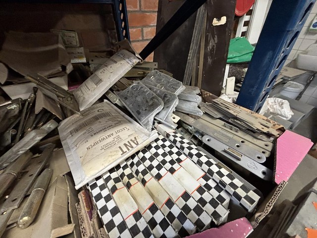 Lot beslag - afbeelding 6 van  6