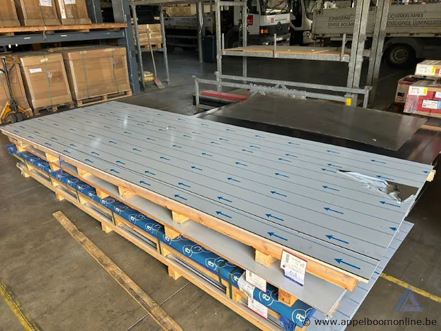 Lot bestaande uit 8 aluminium platen van het type almg1 (5005) h14/h24, afmetingen van 4000 x 1500 x 2 mm en zijn voorzien van beschermfolie. - afbeelding 1 van  3