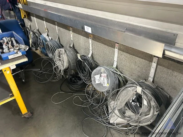 Lot bestaande uit diverse elektrische kabels - afbeelding 1 van  1