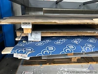 Lot bestaande uit diverse metalen platen, waaronder staal en roestvrij staal. - afbeelding 3 van  4