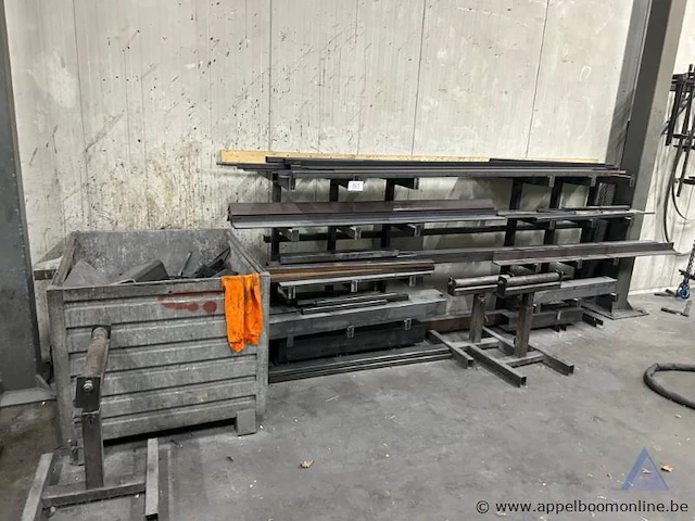 Lot bestaande uit diverse metalen profielen en platen - afbeelding 1 van  2