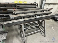 Lot bestaande uit diverse metalen profielen