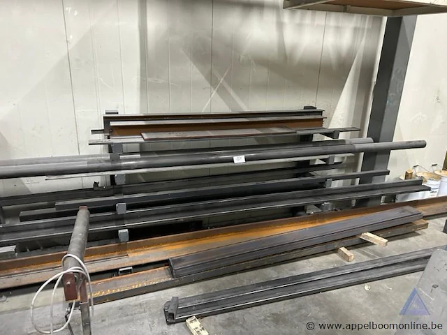 Lot bestaande uit diverse metalen profielen - afbeelding 1 van  4