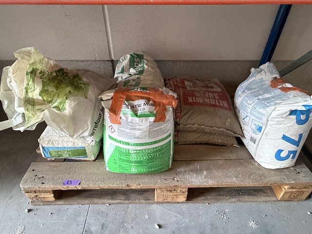 Lot beton en zand - afbeelding 1 van  2