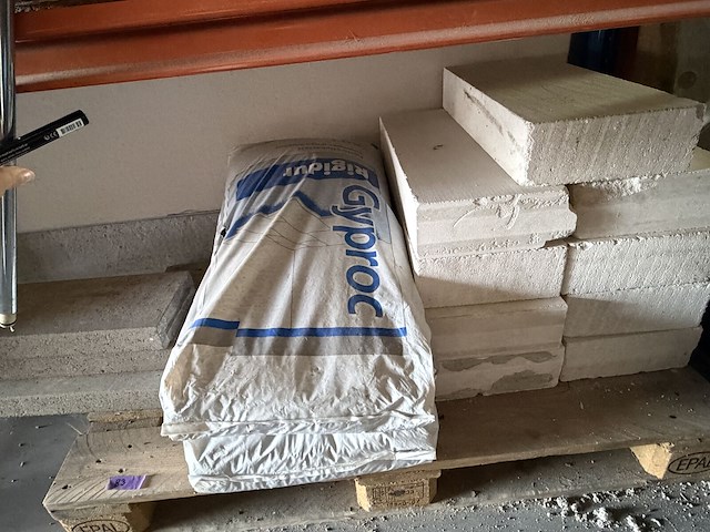 Lot beton en zand - afbeelding 2 van  2