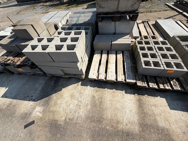 Lot betonblokken - afbeelding 1 van  1