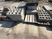 Lot betonblokken - afbeelding 1 van  1