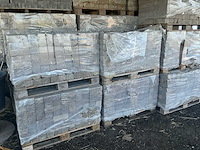 Lot betonklinkers 192 vierkante meter stenen & bakstenen - afbeelding 4 van  5