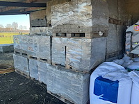 Lot betonklinkers 192 vierkante meter stenen & bakstenen - afbeelding 1 van  5