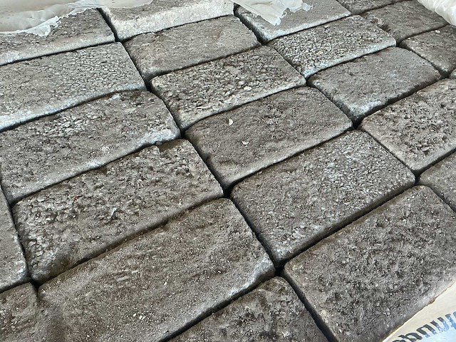 Lot betonklinkers 192 vierkante meter stenen & bakstenen - afbeelding 5 van  5