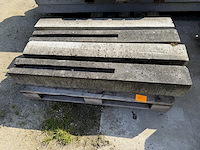 Lot betonpalen - afbeelding 1 van  1