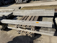 Lot betonpalen - afbeelding 1 van  1