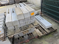 Lot betonpalen - afbeelding 1 van  1