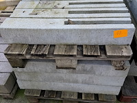 Lot betonpalen - afbeelding 1 van  1