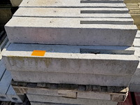 Lot betonpalen - afbeelding 1 van  1