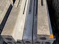 Lot betonpalen - afbeelding 1 van  1
