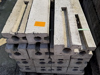 Lot betonpalen - afbeelding 1 van  1