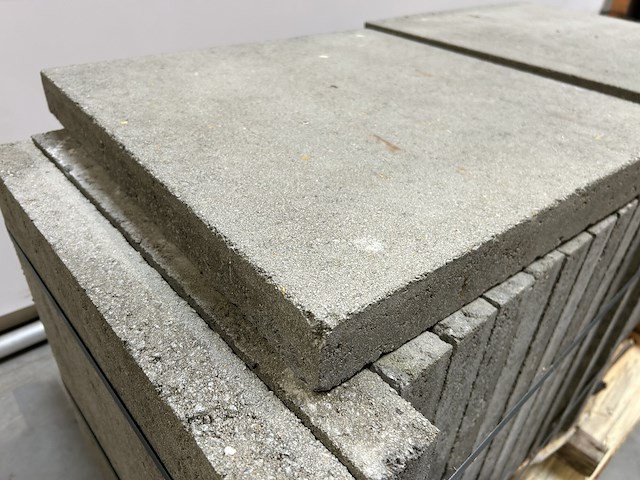 Lot betontegels 6,5m² - afbeelding 2 van  2