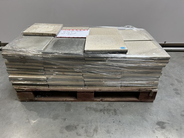 Lot betontegels granito's +/- 8m² - afbeelding 2 van  4