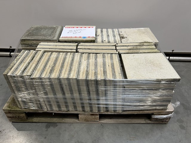 Lot betontegels granito's 8,80m² - afbeelding 2 van  3