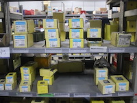 Lot bevestigingsmaterialen, diverse dozen en verpakkingen wo pgb fasteners - afbeelding 3 van  5