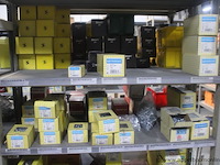 Lot bevestigingsmaterialen, diverse dozen en verpakkingen wo pgb fasteners - afbeelding 4 van  5