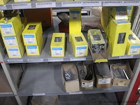 Lot bevestigingsmaterialen, diverse dozen en verpakkingen wo pgb fasteners - afbeelding 5 van  5