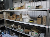 Lot bevestigingsmaterialen pgb-fasteners, diverse schroeven, bouten, moeren en pluggen, diverse maten, in dozen en bakken - afbeelding 6 van  6