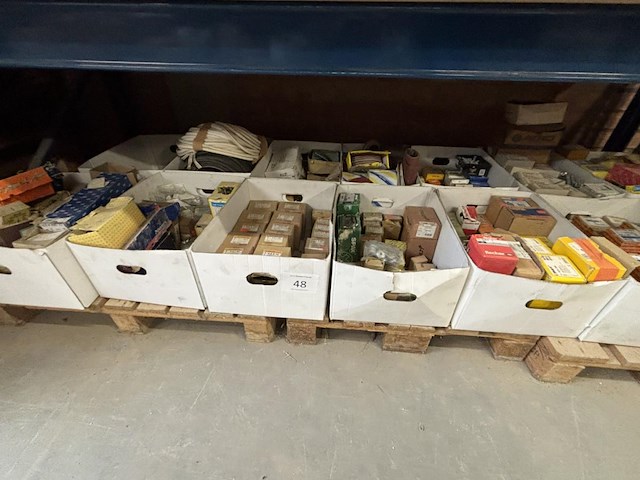 Lot bevestigingsmaterialen - afbeelding 1 van  7