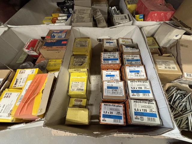 Lot bevestigingsmaterialen - afbeelding 7 van  7