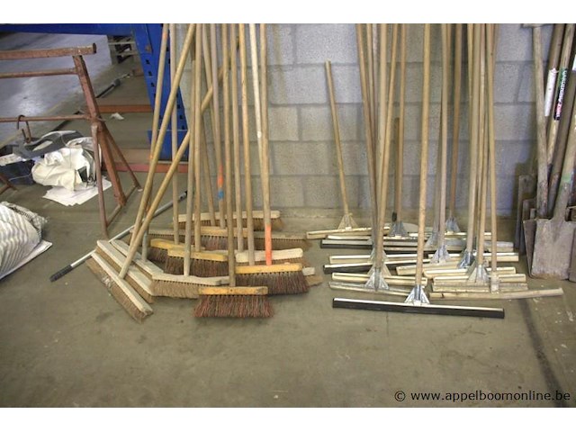 Lot bezems en aftrekkers - afbeelding 2 van  2